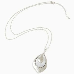 torrid Jewelry - Torrid NWT SILVER-TONE LEAF PENDANT NECKLA… torrid Jewelry - Torrid NWT SILVER-TONE LEAF PENDANT NECKLA…